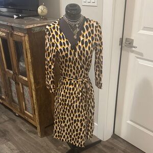 vintage dvf silk leopard print wrap dress - size 4 (fits 2). AS IS